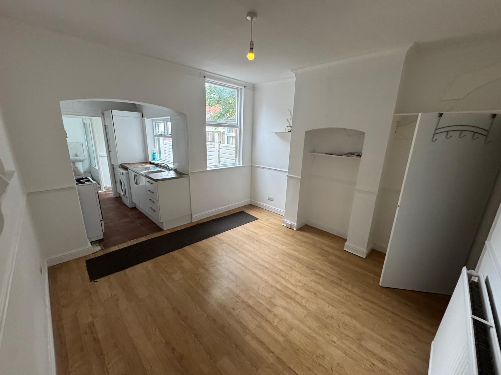 2 bedroom mid terraced house Let in Coventry - Living room 1.