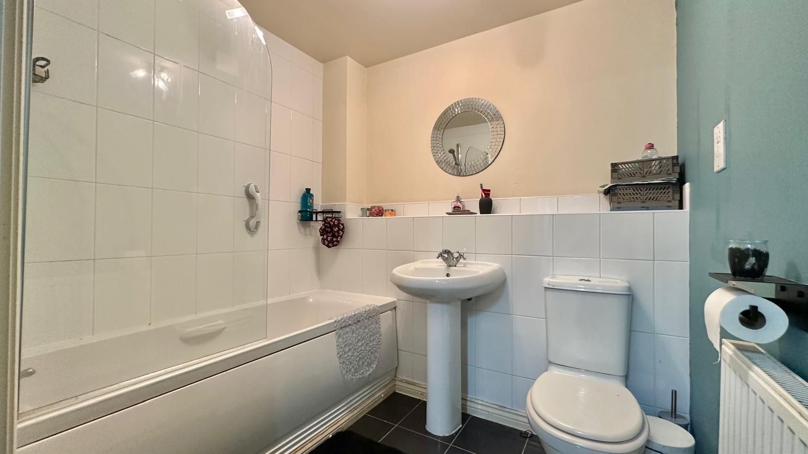 1 bedroom apartment flat/apartment For Sale in Coventry - Photograph 9.