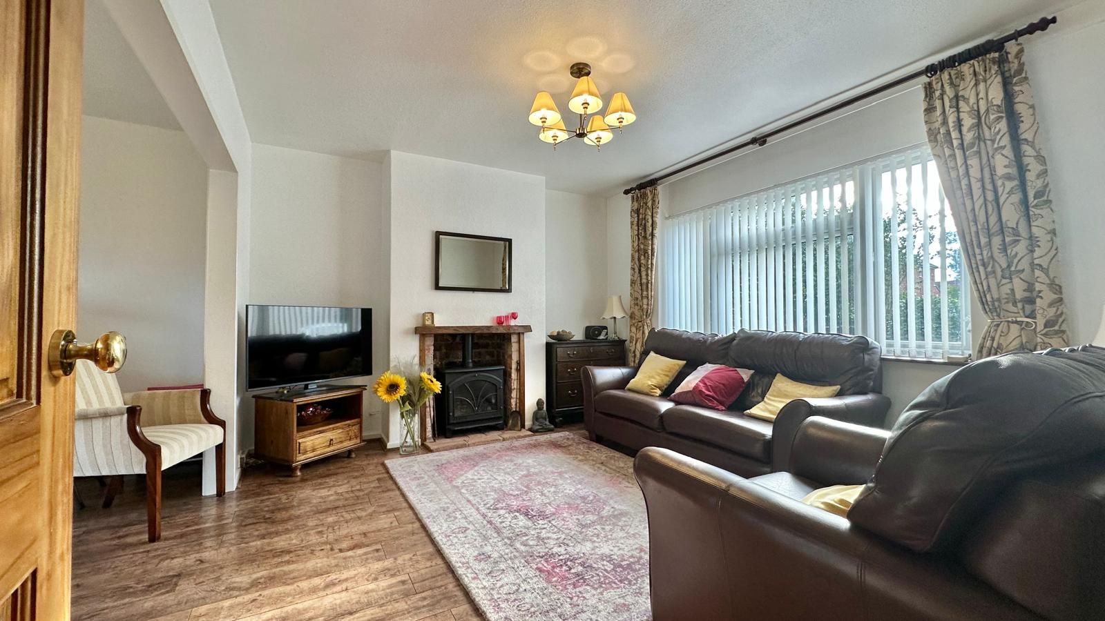 3 bedroom semi-detached house For Sale in Coventry - Photograph 4.