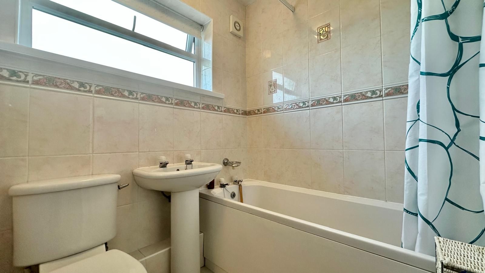 3 bedroom semi-detached house For Sale in Coventry - Photograph 19.