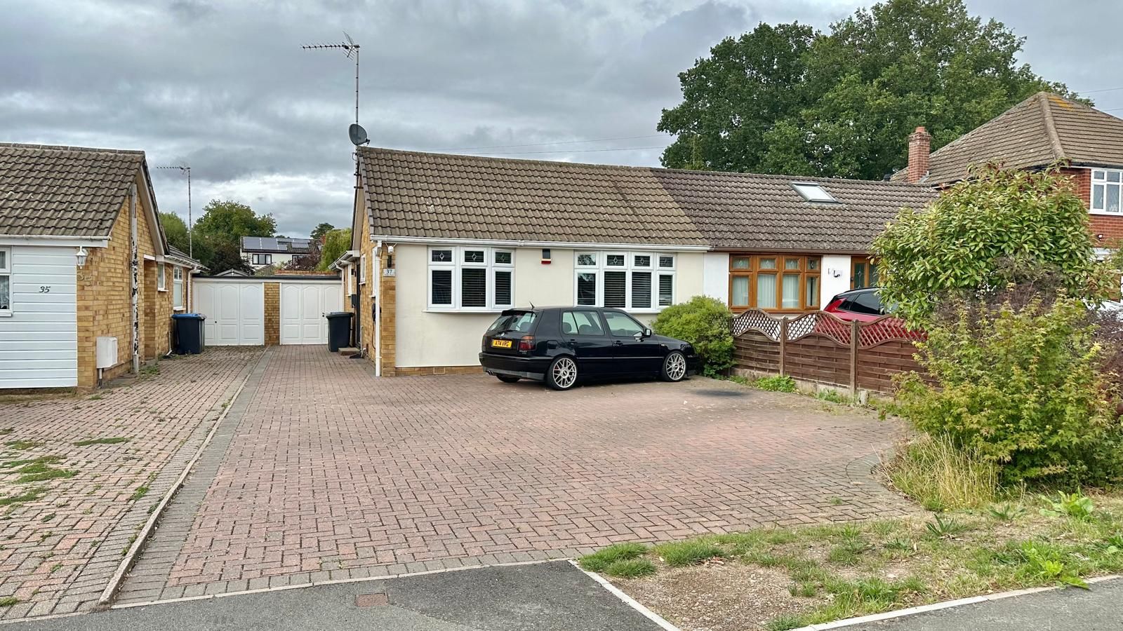 2 bedroom semi-detached bungalow For Sale in Coventry - Photograph 1.