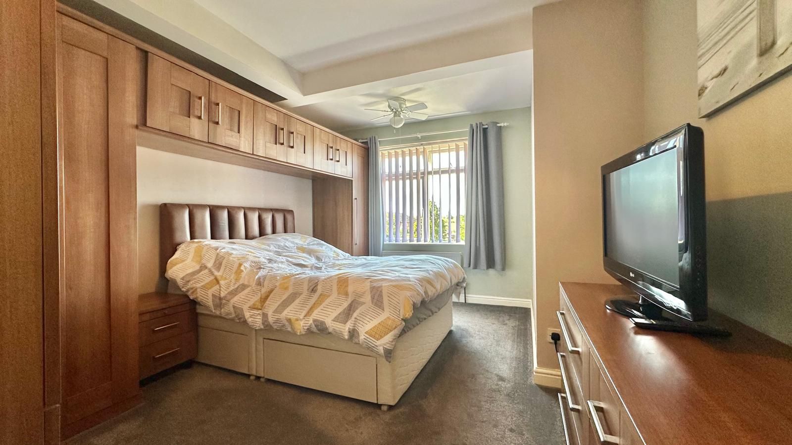 3 bedroom semi-detached house For Sale in Coventry - Photograph 13.