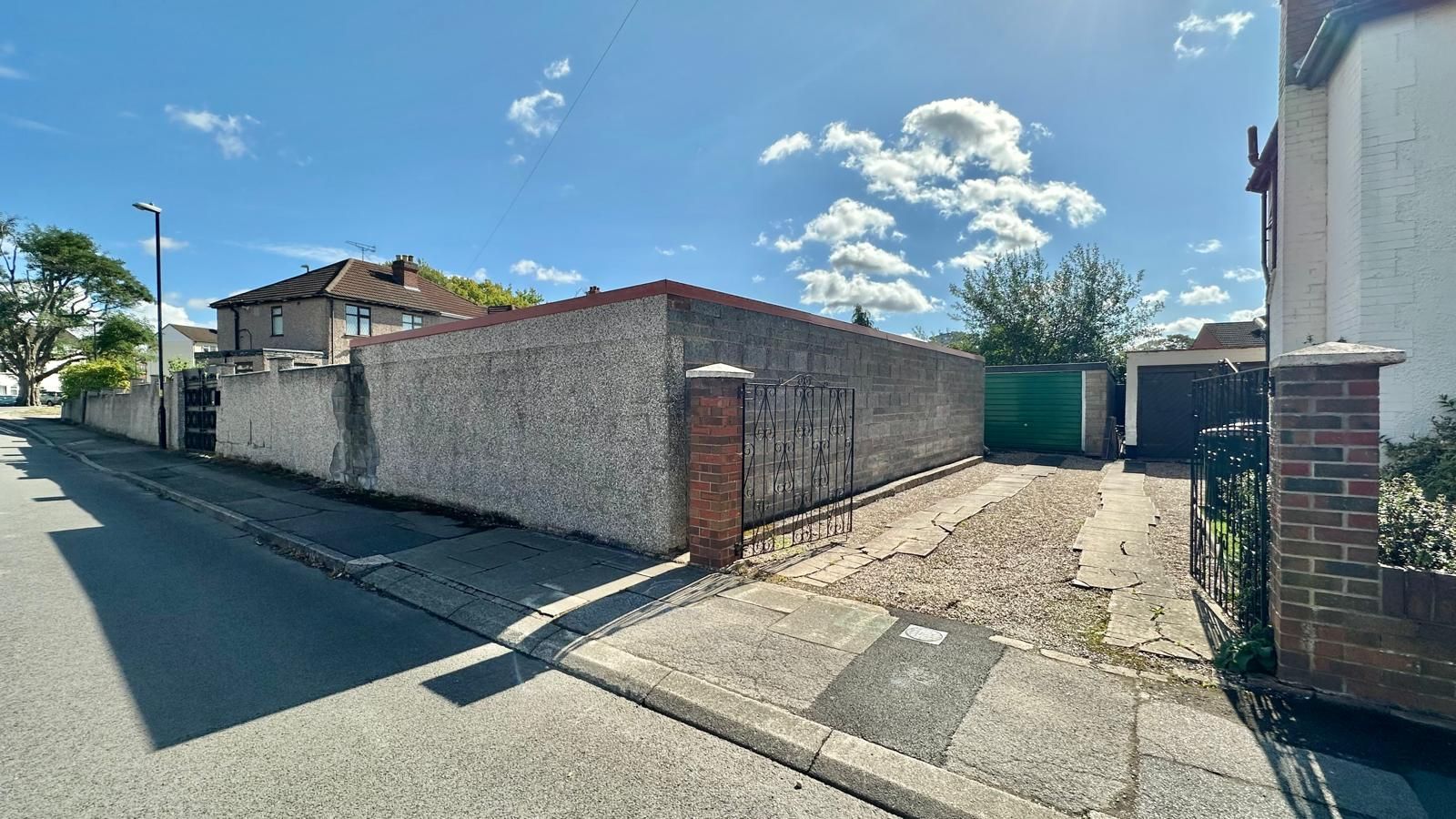 3 bedroom semi-detached house For Sale in Coventry - Photograph 28.
