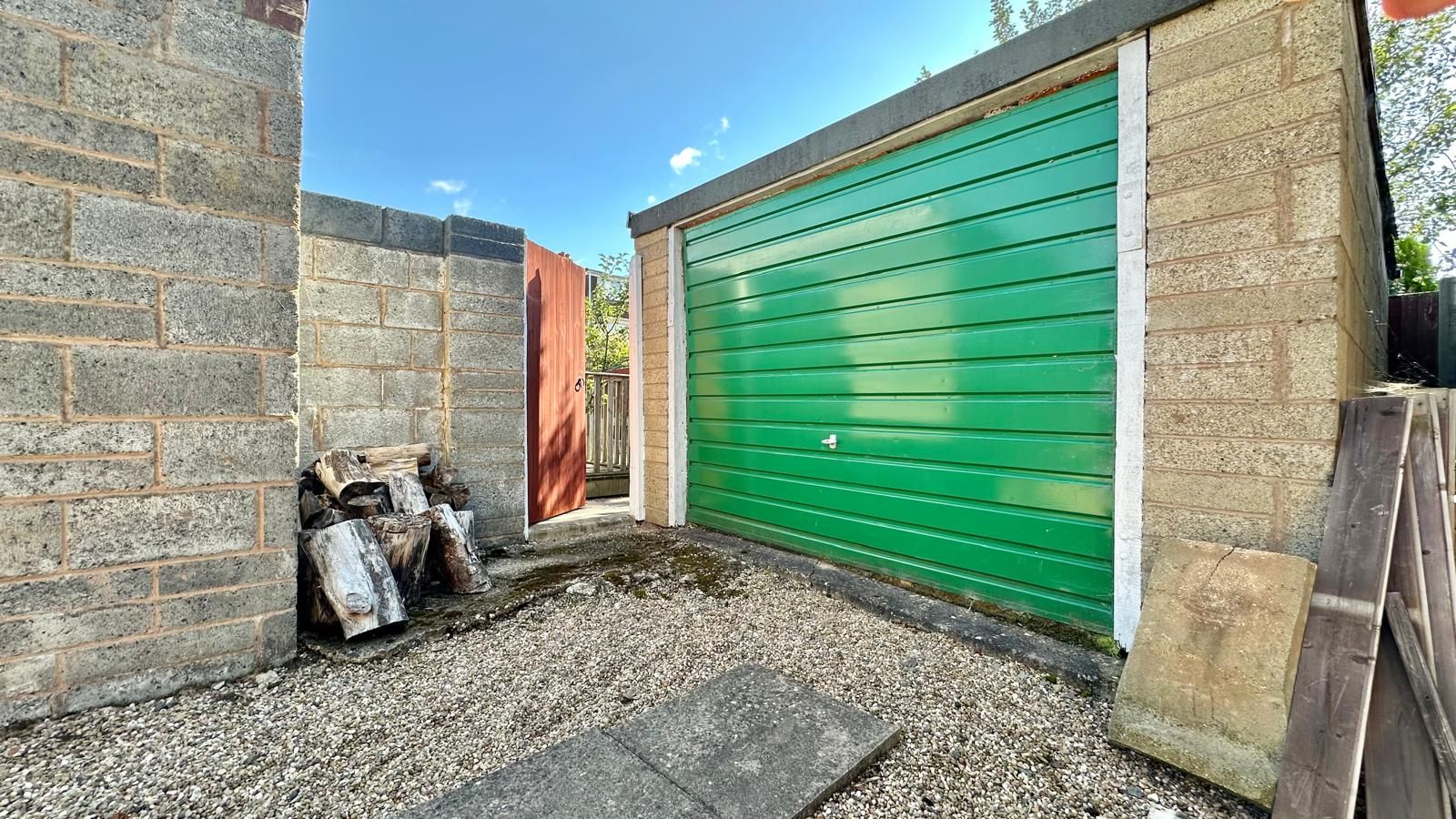 3 bedroom semi-detached house For Sale in Coventry - Photograph 27.