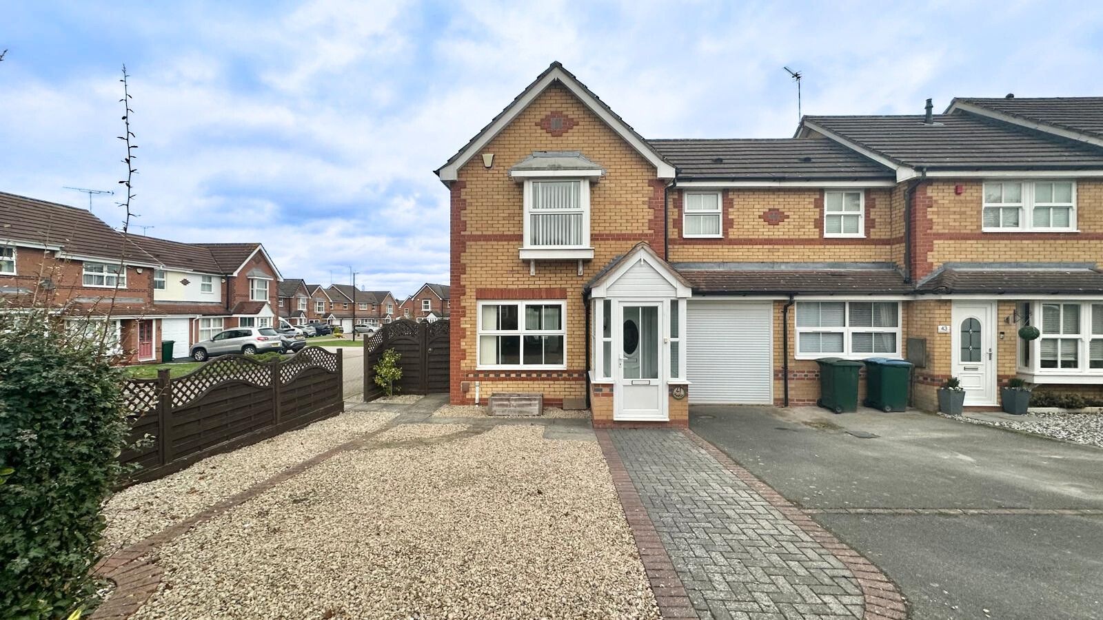 3 bedroom end terraced house For Sale in Coventry - Photograph 1.