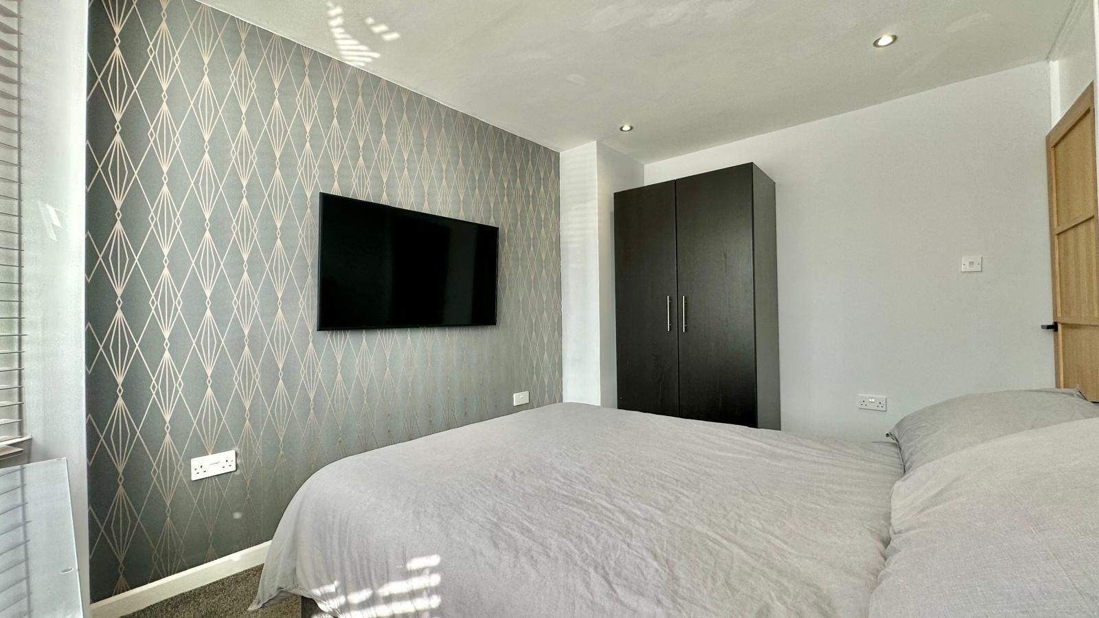 3 bedroom end terraced house For Sale in Coventry - Photograph 11.