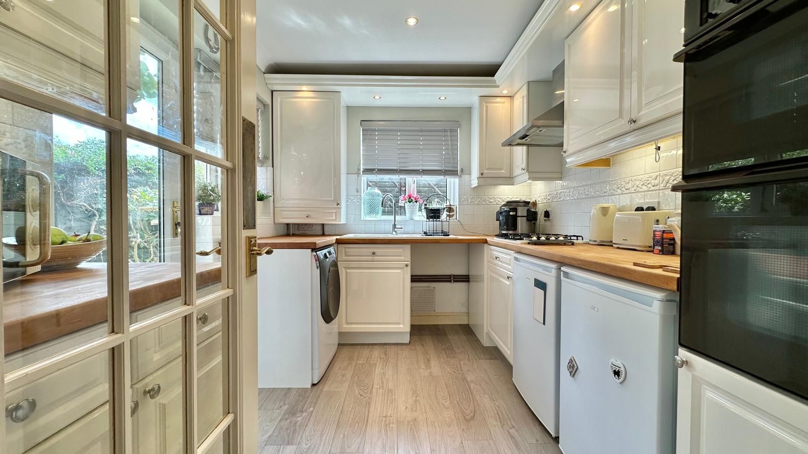 2 bedroom semi-detached house For Sale in Coventry - Photograph 3.