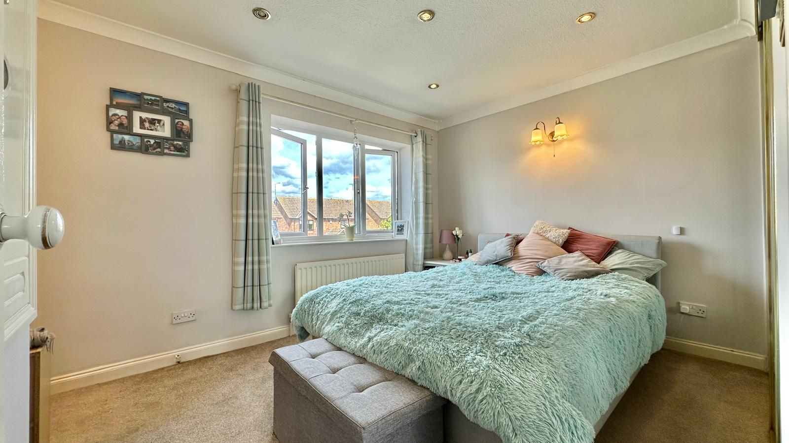 2 bedroom semi-detached house For Sale in Coventry - Photograph 10.