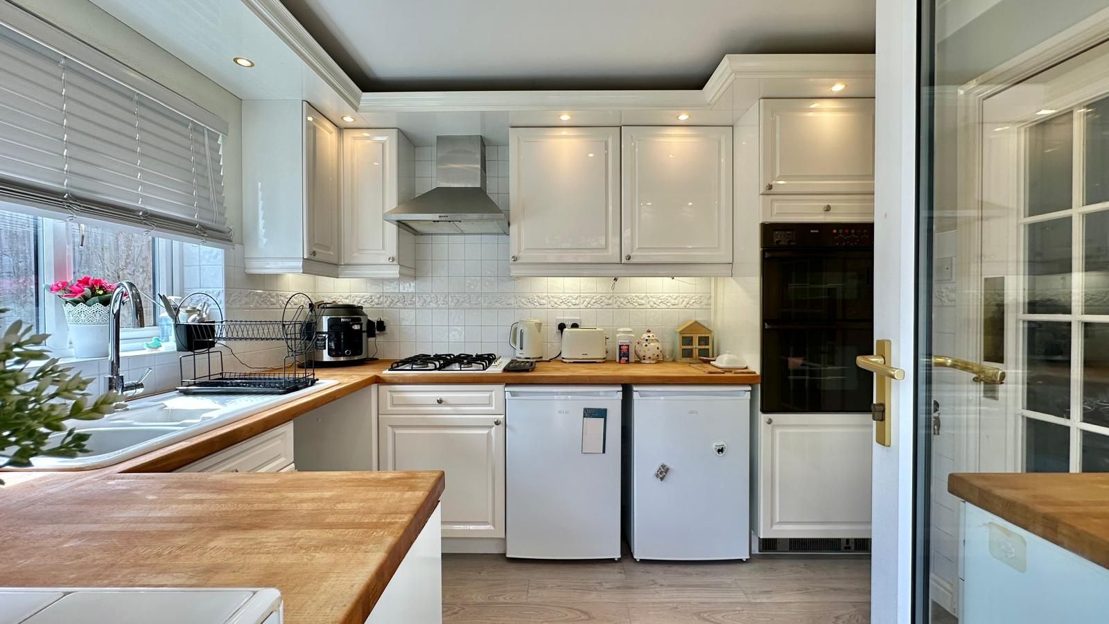 2 bedroom semi-detached house For Sale in Coventry - Photograph 7.