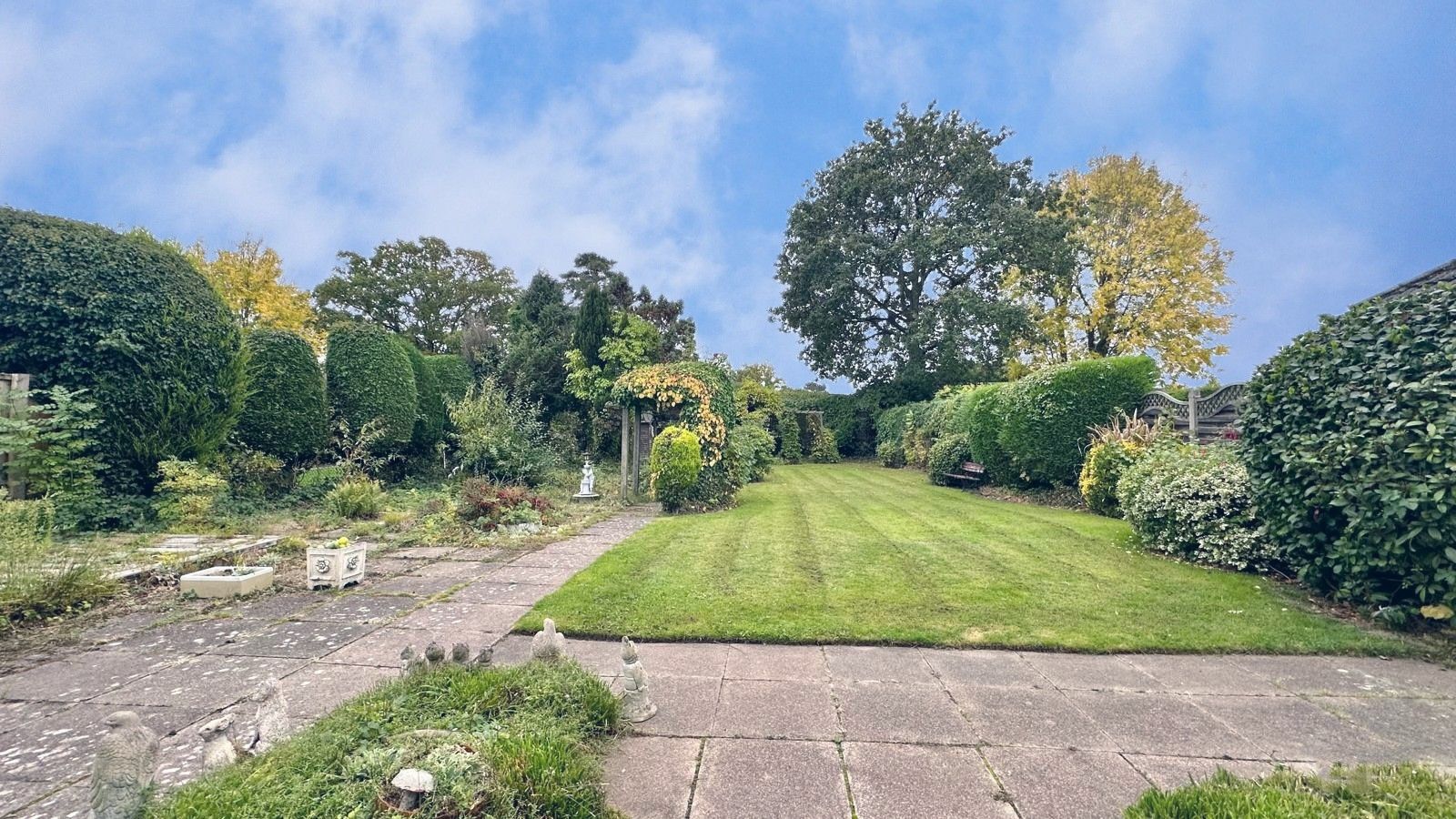 3 bedroom detached bungalow For Sale in Coventry - Photograph 22.