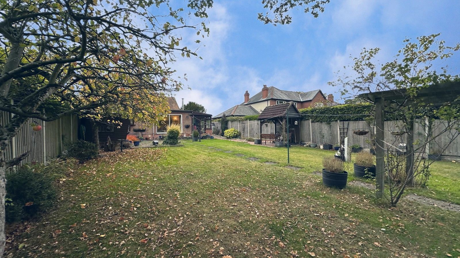 3 bedroom detached bungalow For Sale in Coventry - Photograph 17.
