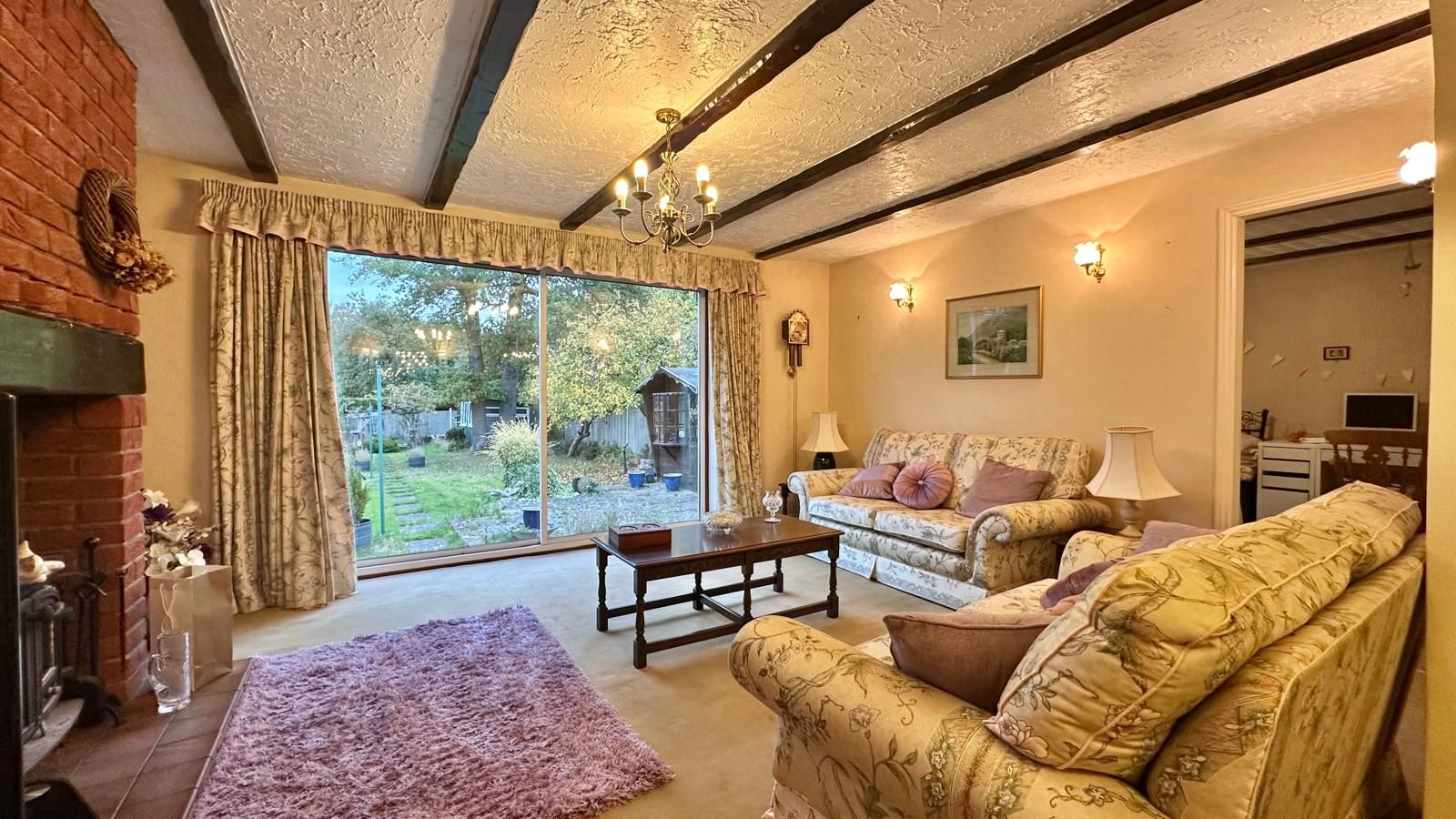3 bedroom detached bungalow For Sale in Coventry - Photograph 4.