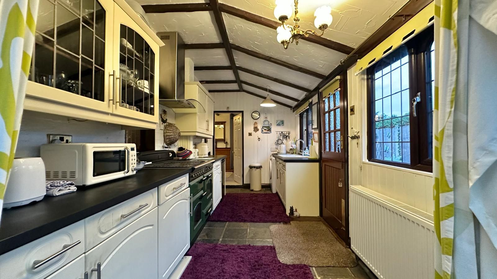 3 bedroom detached bungalow For Sale in Coventry - Photograph 5.