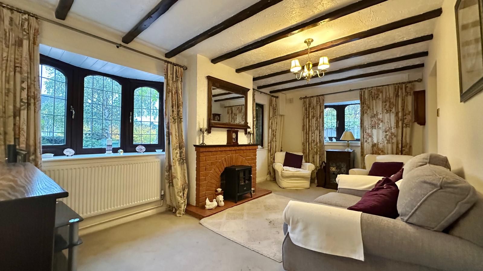 3 bedroom detached bungalow For Sale in Coventry - Photograph 4.
