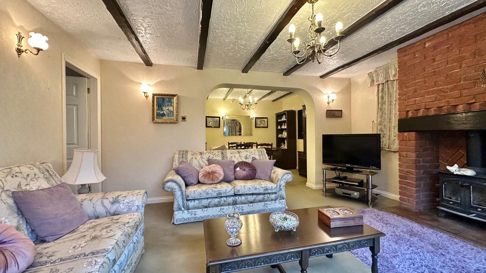 3 bedroom detached bungalow For Sale in Coventry - Photograph 7.