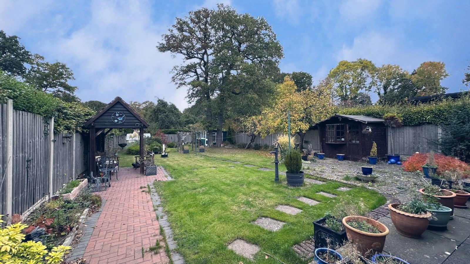 3 bedroom detached bungalow For Sale in Coventry - Property photograph.