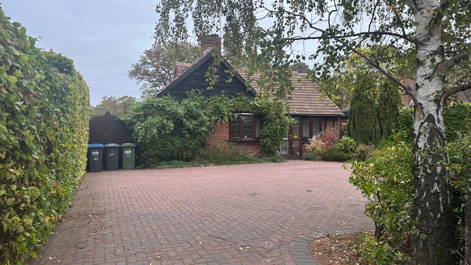 3 bedroom detached bungalow For Sale in Coventry - Photograph 1.