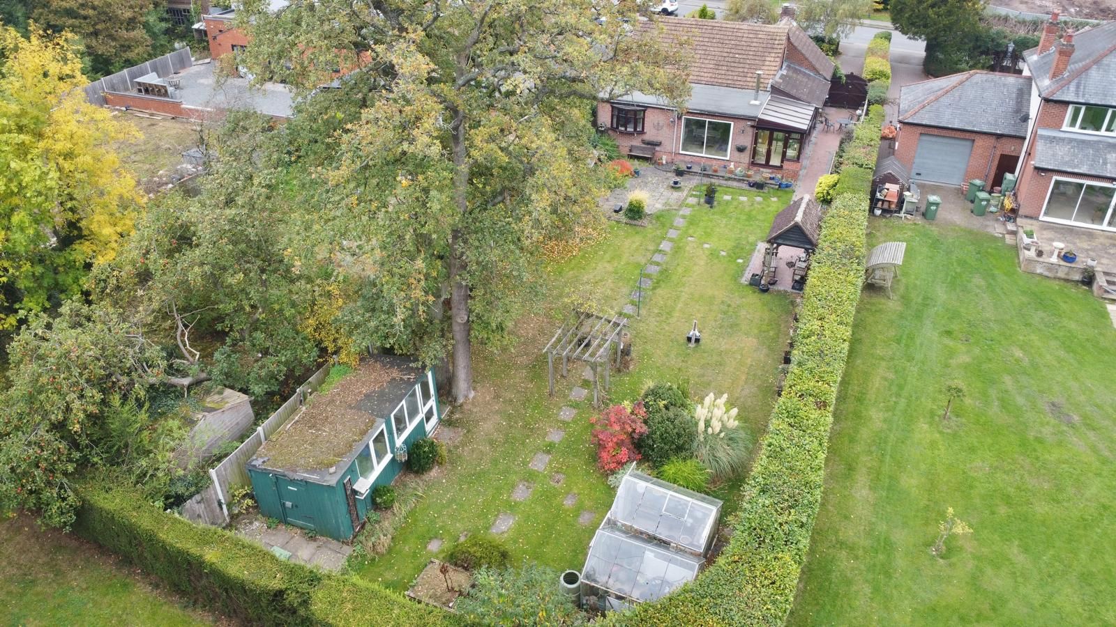 3 bedroom detached bungalow For Sale in Coventry - Photograph 2.