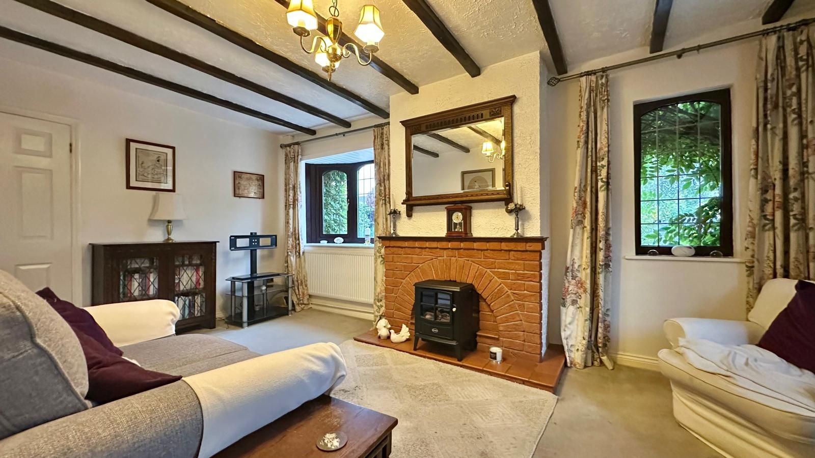 3 bedroom detached bungalow For Sale in Coventry - Photograph 3.