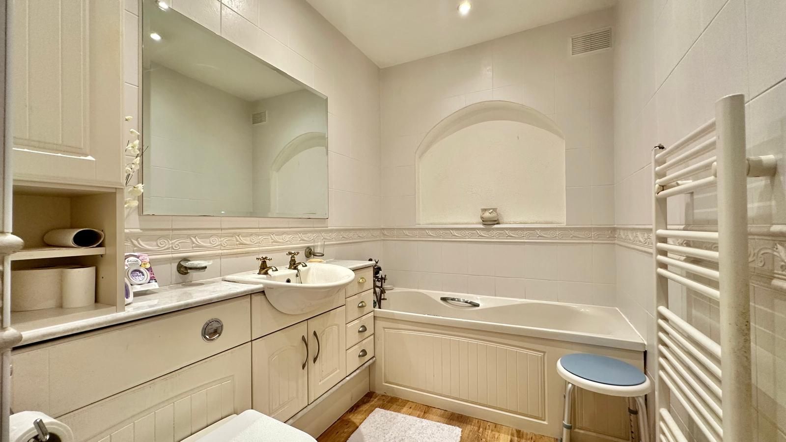 3 bedroom detached bungalow For Sale in Coventry - Photograph 12.