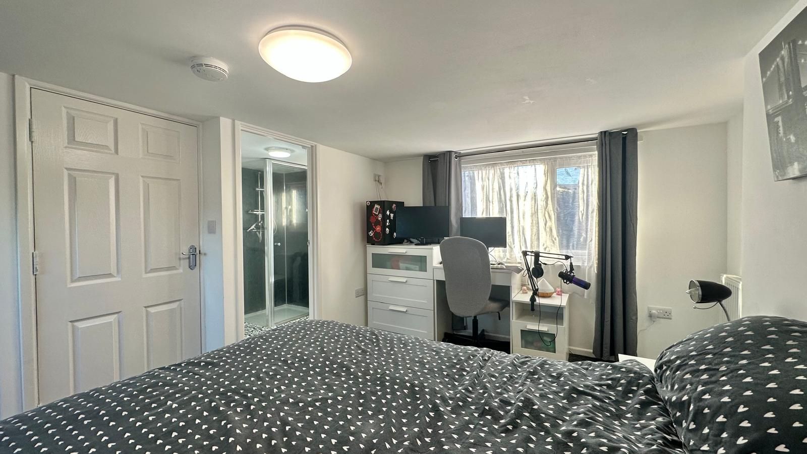 3 bedroom mid terraced house For Sale in Coventry - Photograph 20.