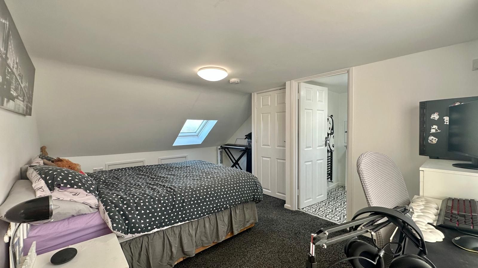 3 bedroom mid terraced house For Sale in Coventry - Photograph 19.