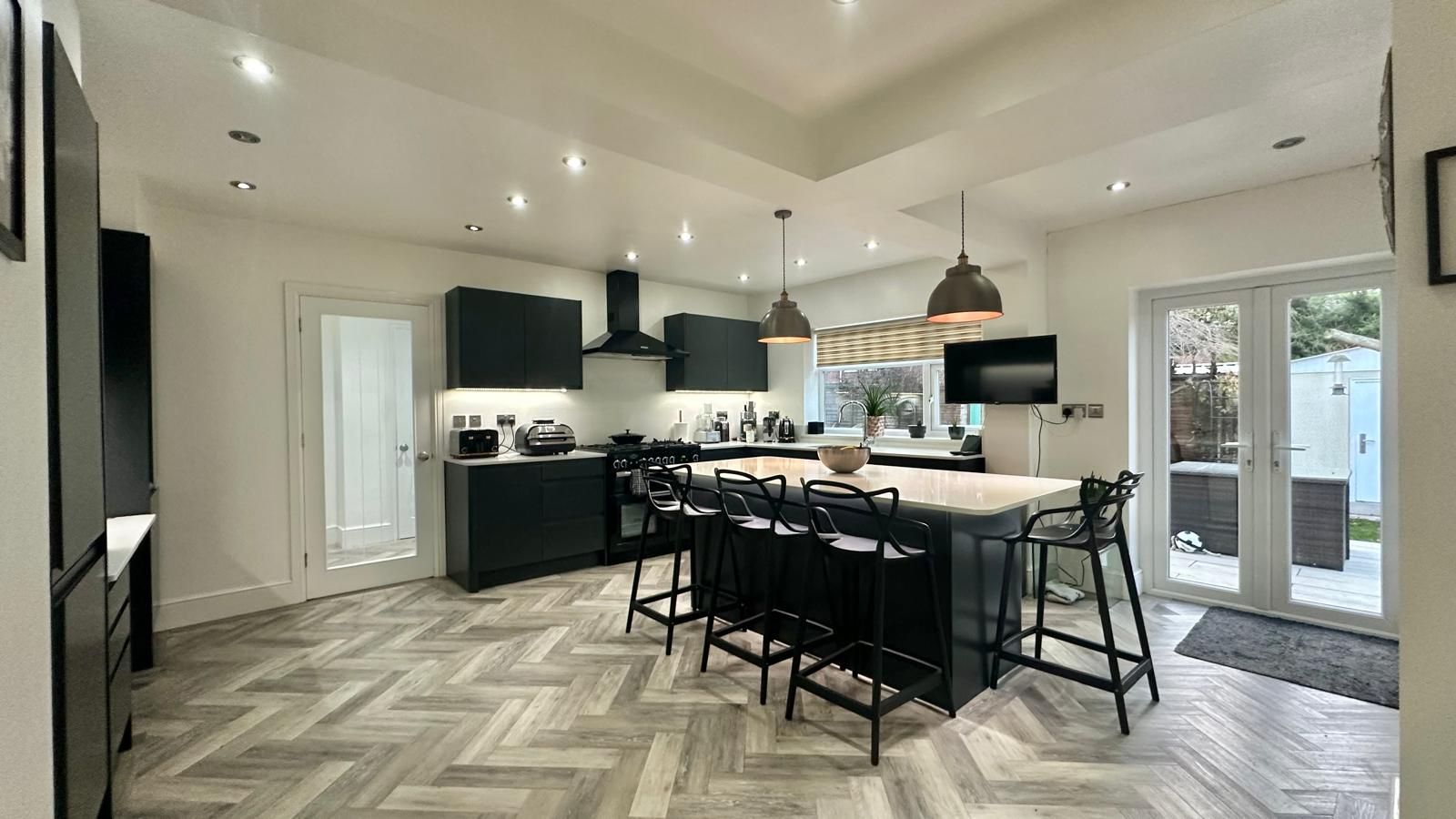 4 bedroom semi-detached house For Sale in Coventry - Property photograph.