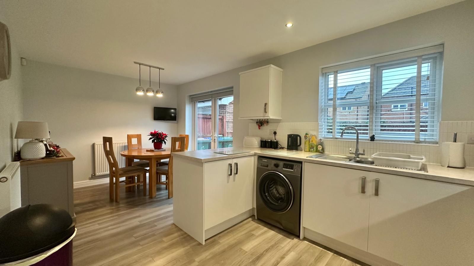 3 bedroom detached house For Sale in Coventry - Photograph 4.