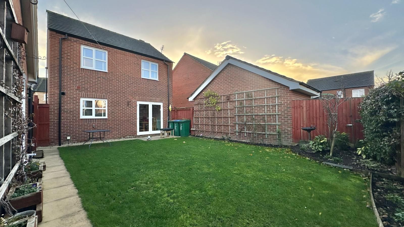 3 bedroom detached house For Sale in Coventry - Photograph 20.