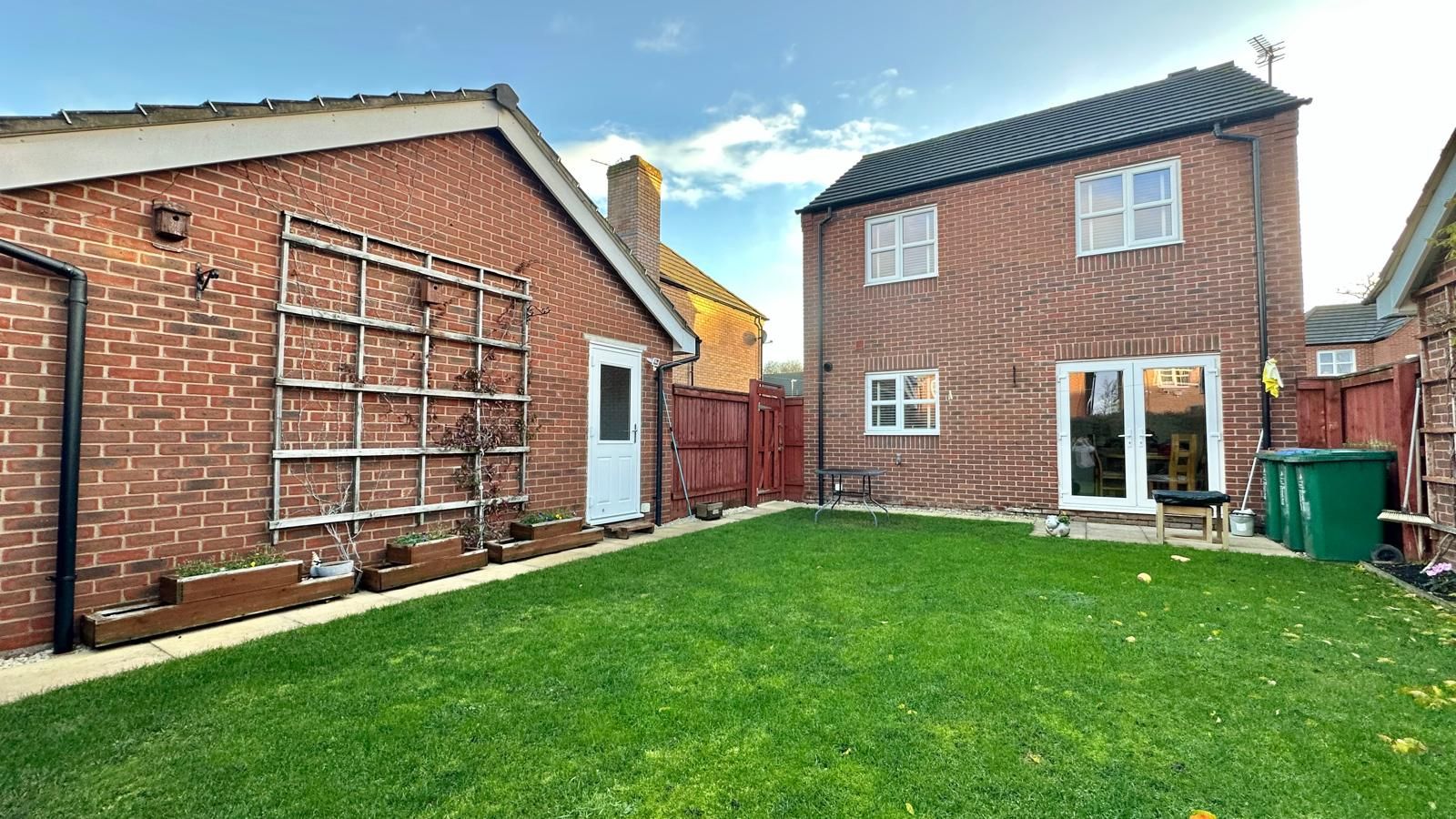 3 bedroom detached house For Sale in Coventry - Photograph 3.