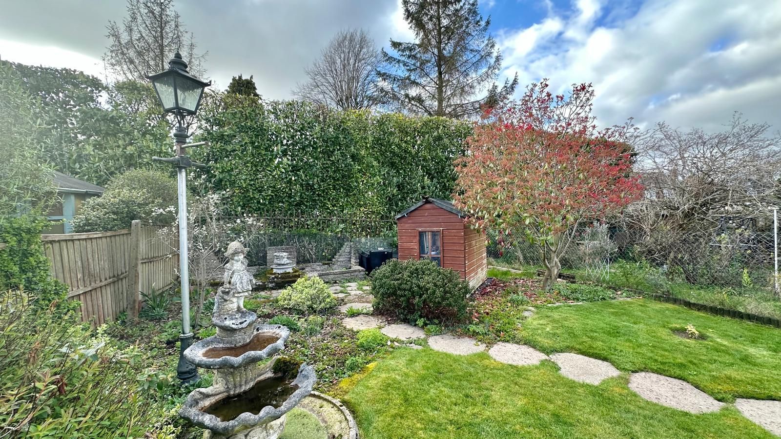 3 bedroom semi-detached house For Sale in Coventry - Photograph 25.