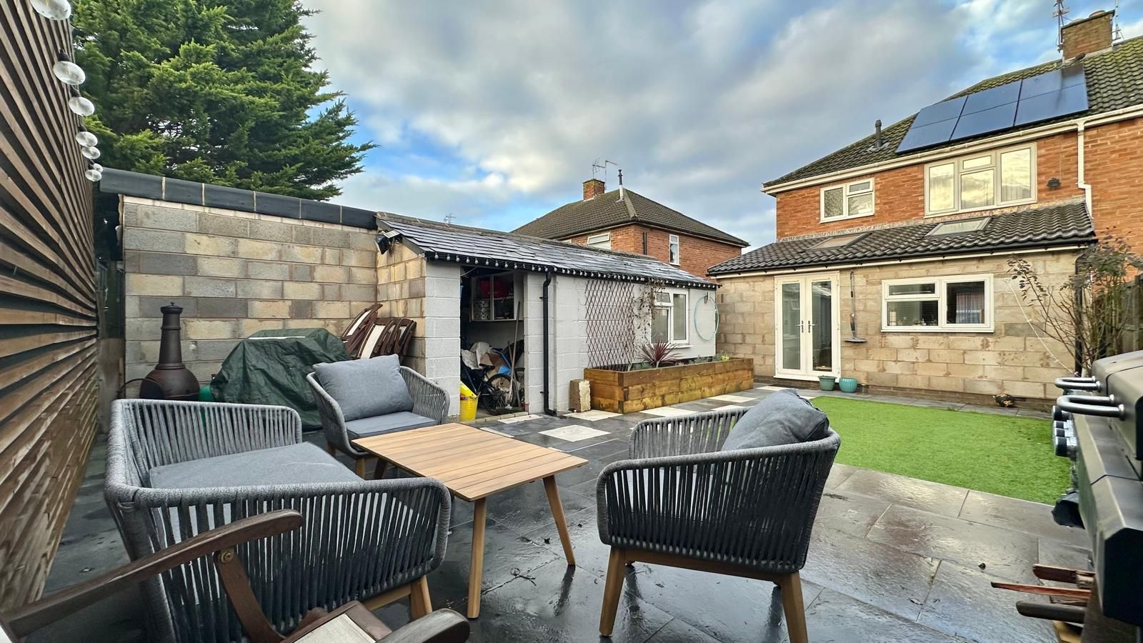 3 bedroom semi-detached house For Sale in Coventry - Photograph 3.