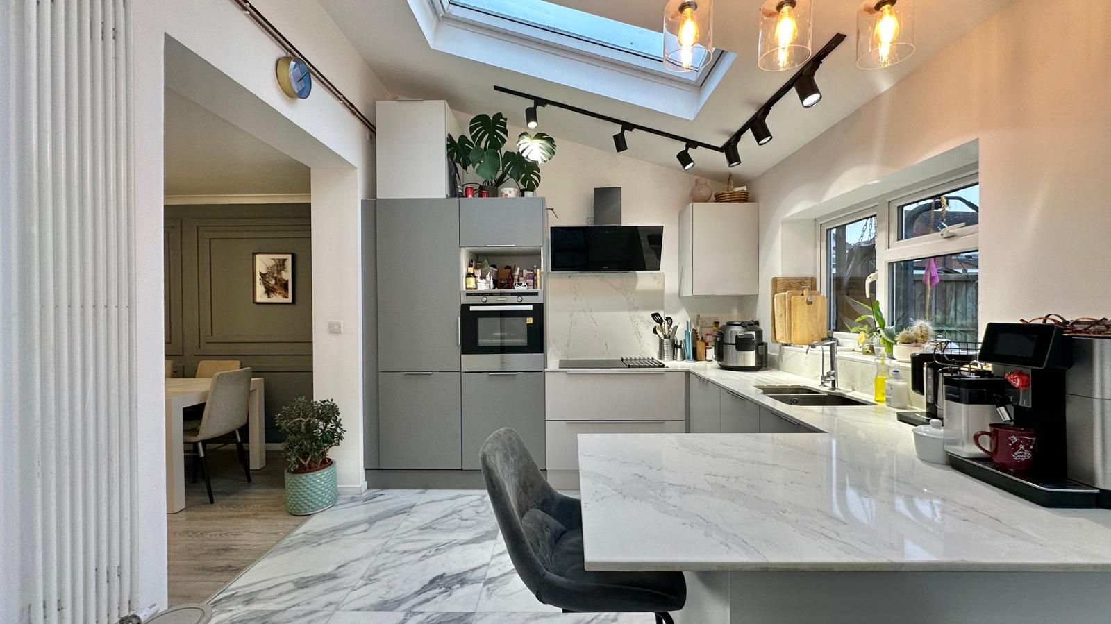 3 bedroom semi-detached house For Sale in Coventry - Photograph 5.