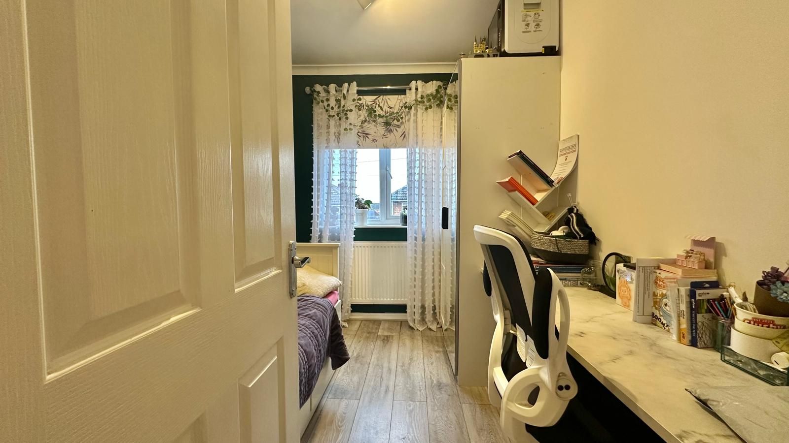 3 bedroom semi-detached house For Sale in Coventry - Photograph 21.