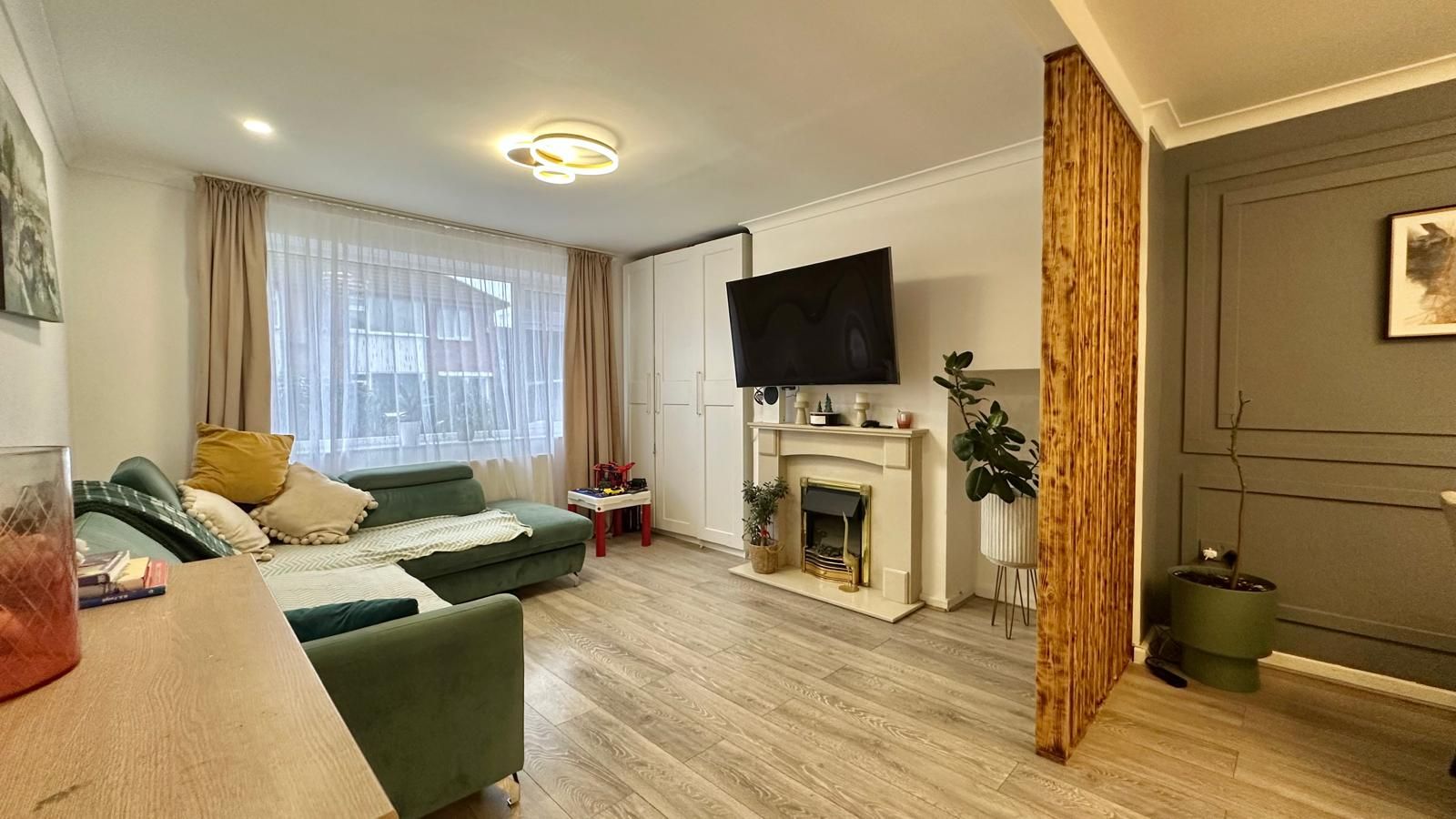 3 bedroom semi-detached house For Sale in Coventry - Photograph 4.