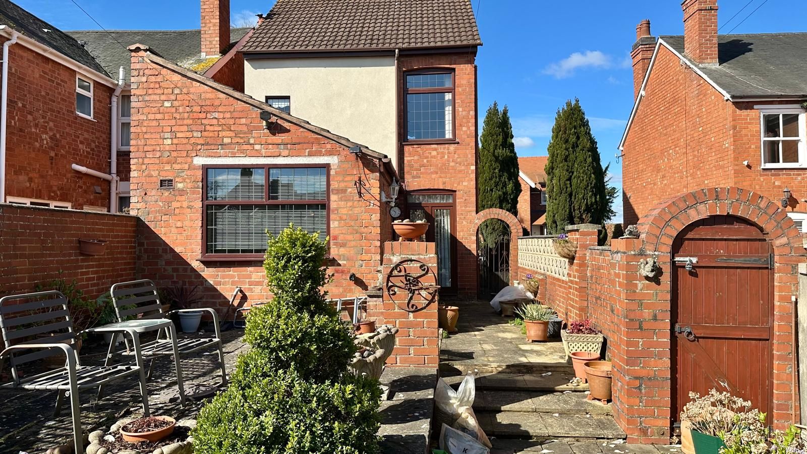 2 bedroom detached house For Sale in Kenilworth - Photograph 25.