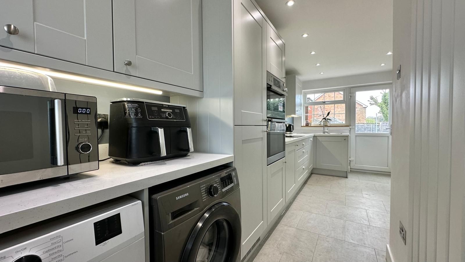 3 bedroom mid terraced house For Sale in Coventry - Photograph 4.