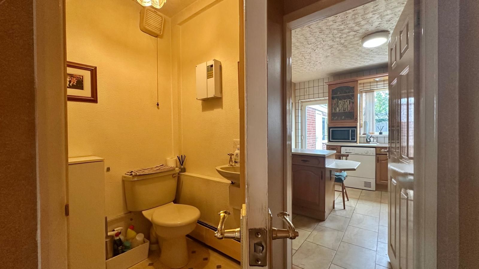 4 bedroom detached house For Sale in Coventry - Photograph 11.