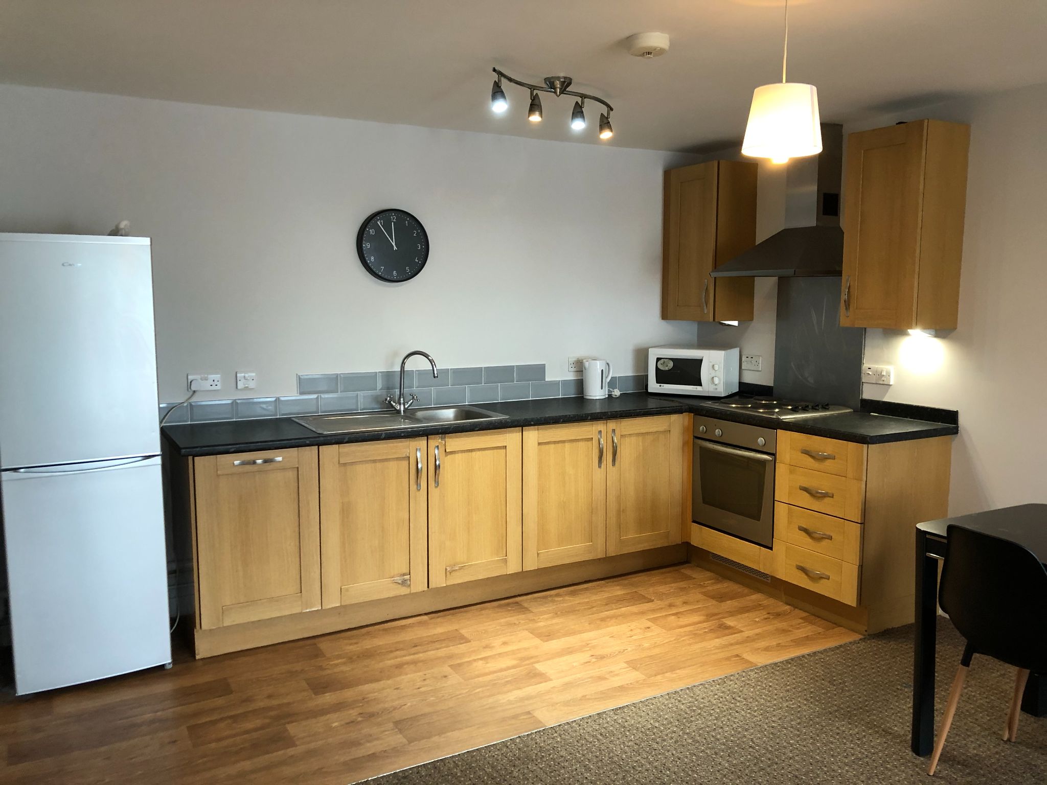 2 bedroom apartment flat/apartment Let in Coventry - Photograph 2.