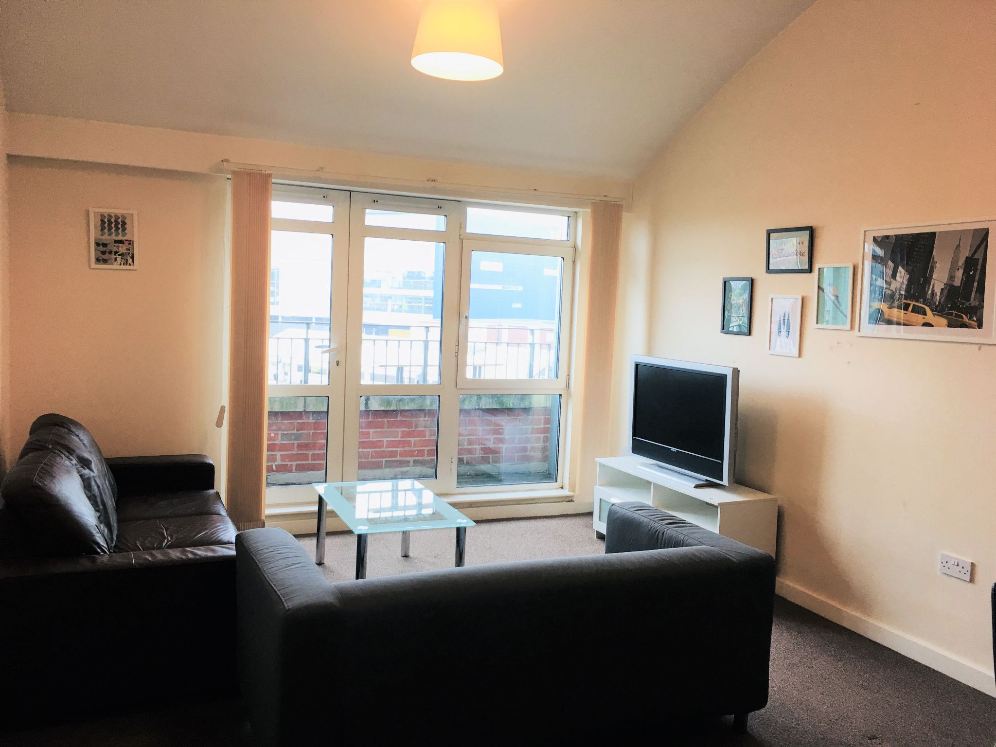 2 bedroom apartment flat/apartment To Let in Coventry - Photograph 2.