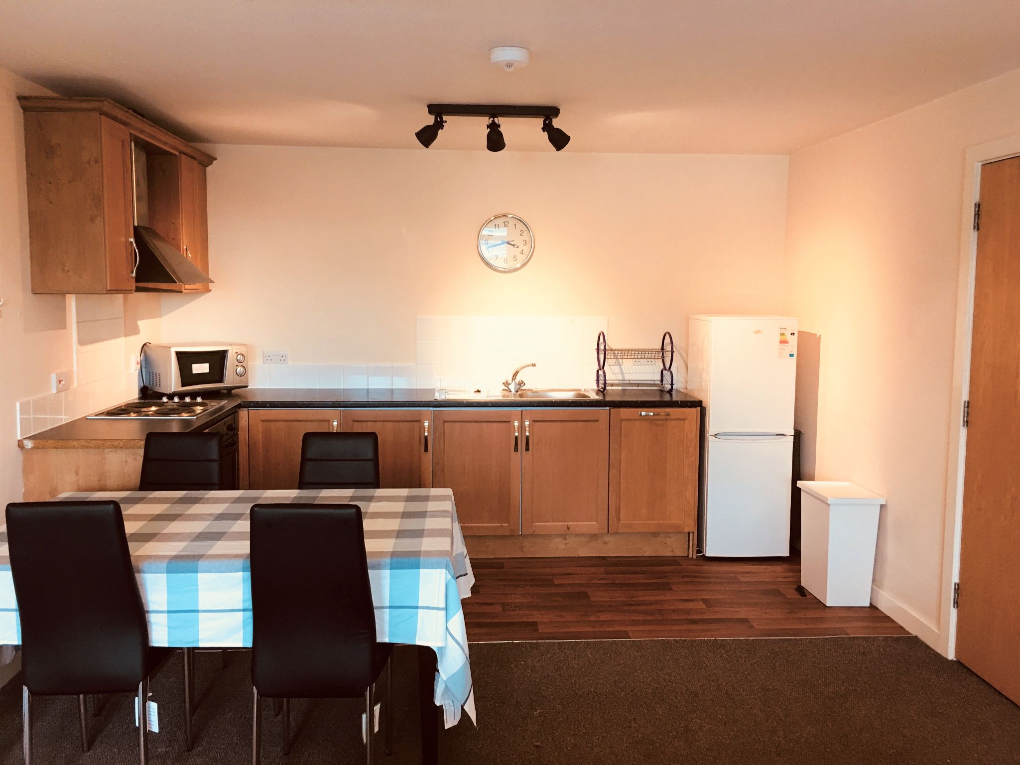 2 bedroom apartment flat/apartment To Let in Coventry - Photograph 3.
