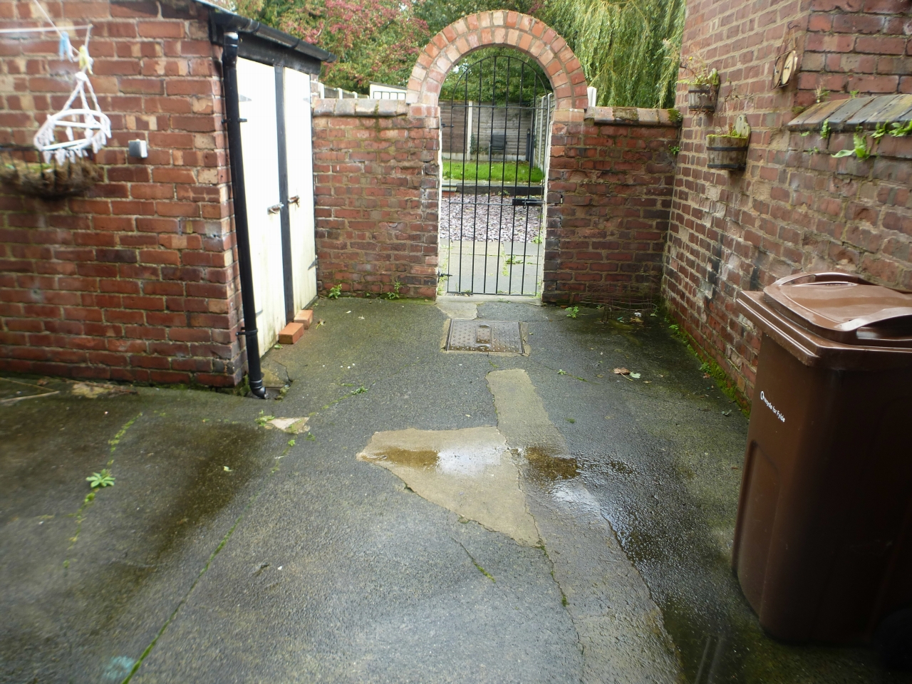 2 bedroom mid terraced house Let Agreed in Preston - Outside
