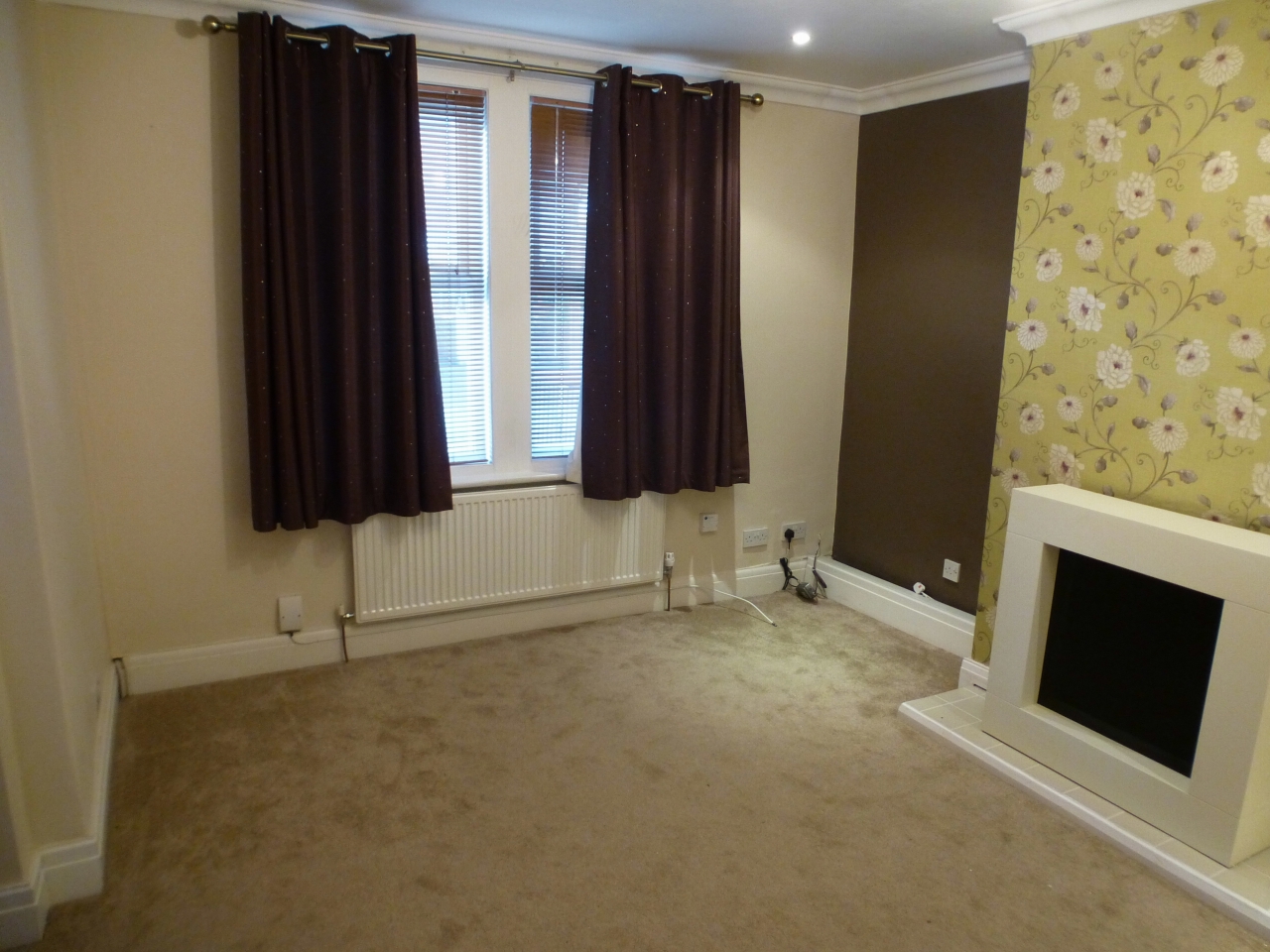 2 bedroom mid terraced house Let Agreed in Preston - Lounge