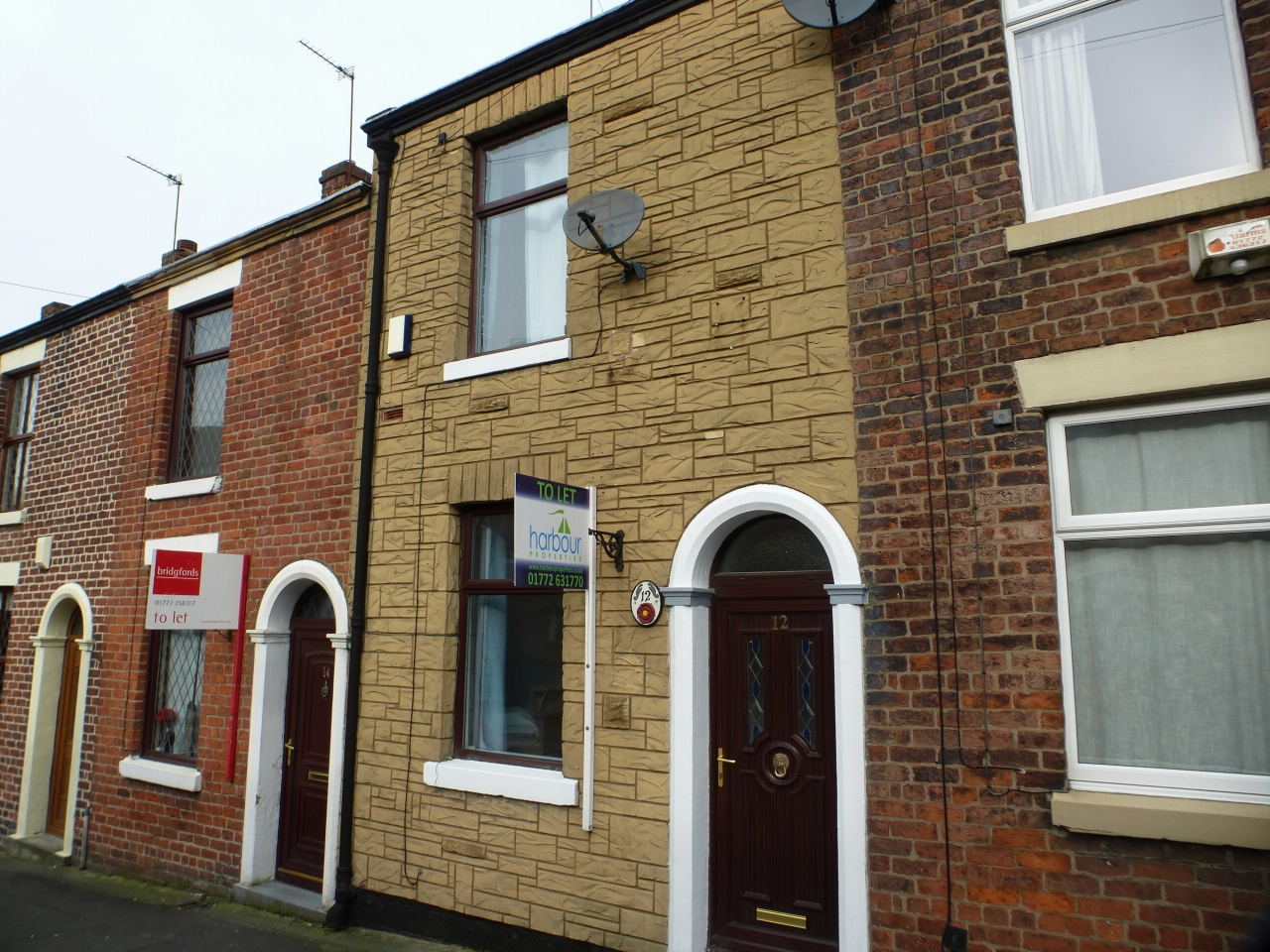 2 bedroom mid terraced house Let Agreed in Preston - Brook Street