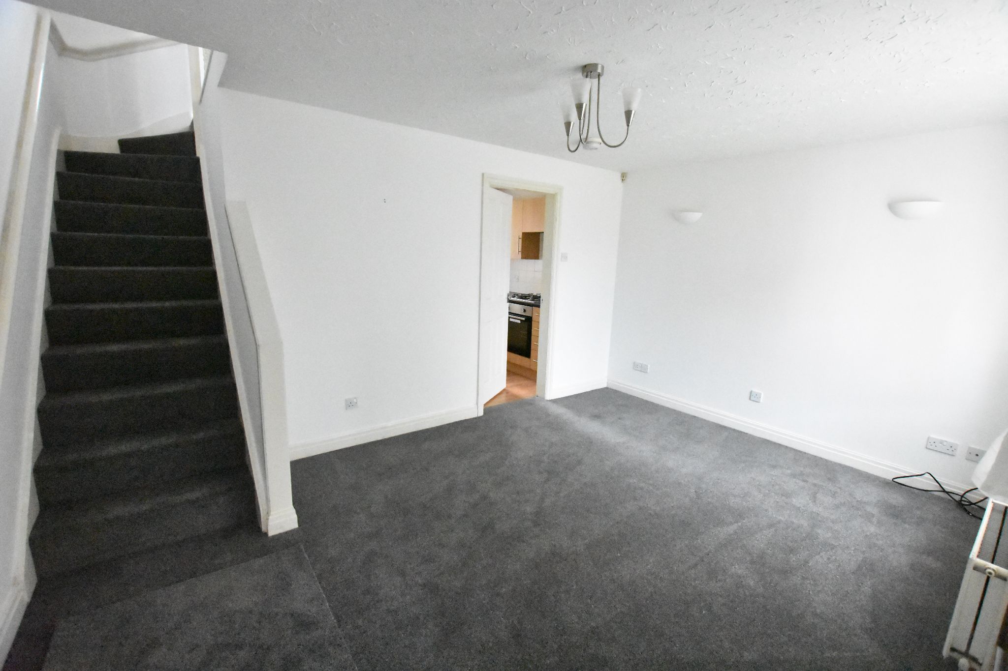 2 bedroom mews house To Let in Preston - Lounge