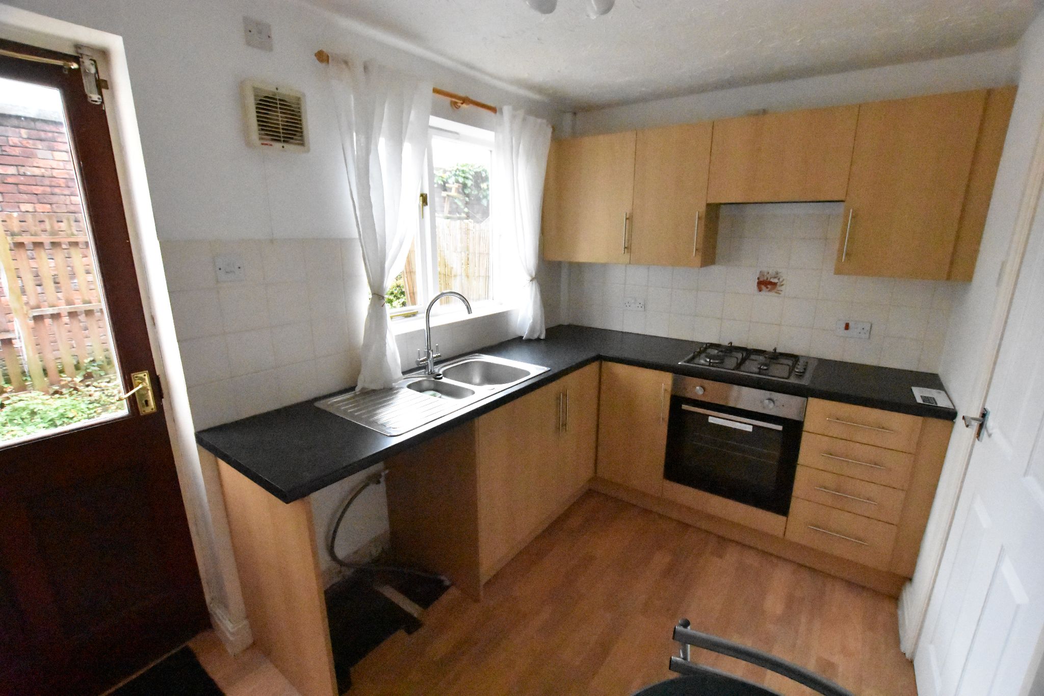 2 bedroom mews house To Let in Preston - Kitchen
