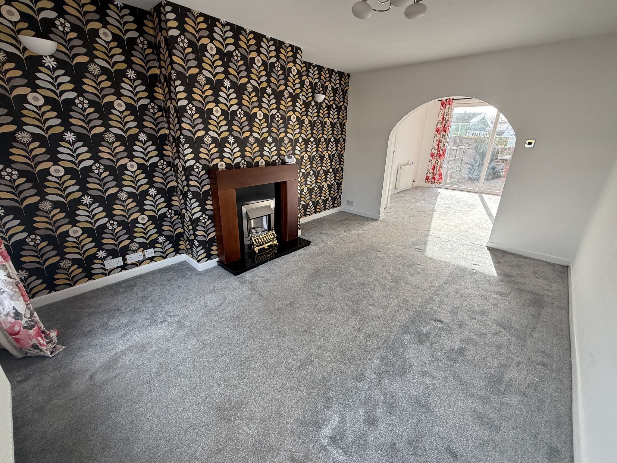 3 bedroom semi-detached bungalow To Let in Preston - Lounge