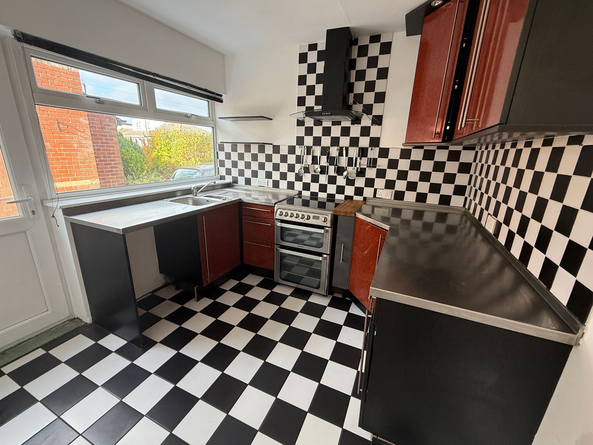 3 bedroom semi-detached bungalow To Let in Preston - Kitchen