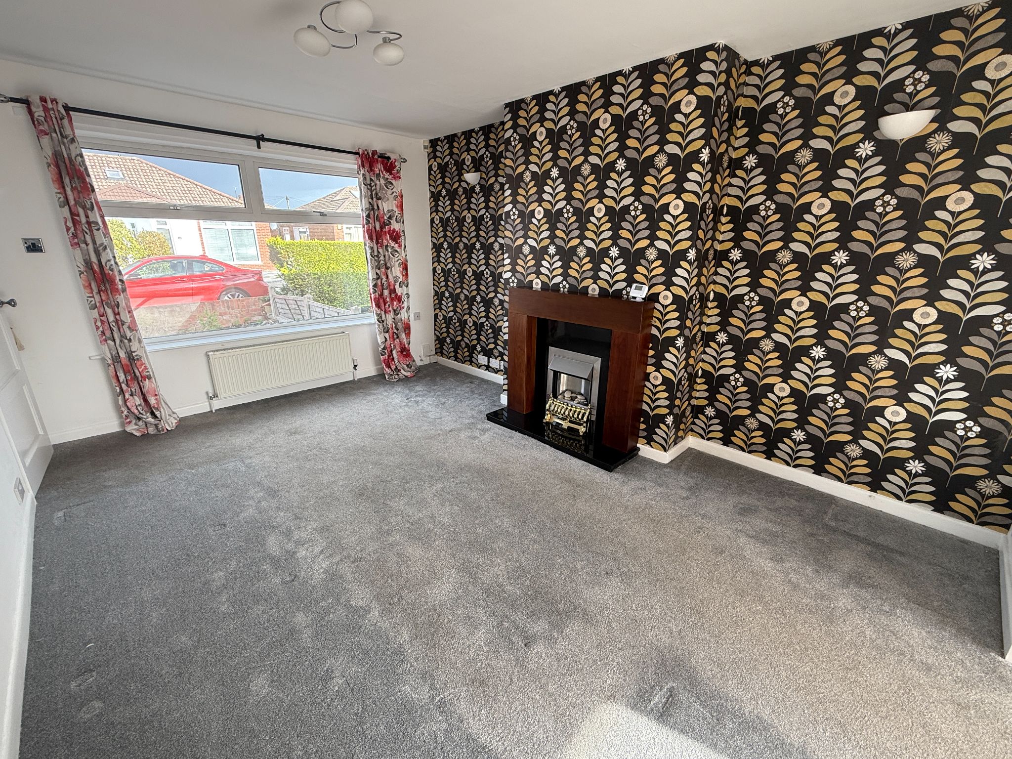 3 bedroom semi-detached bungalow To Let in Preston - Lounge