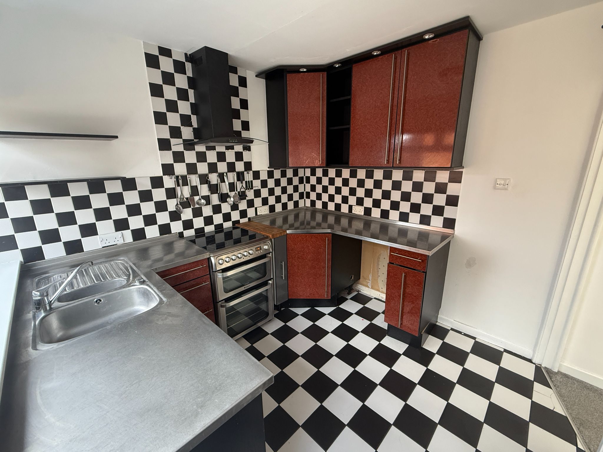 3 bedroom semi-detached bungalow To Let in Preston - Kitchen